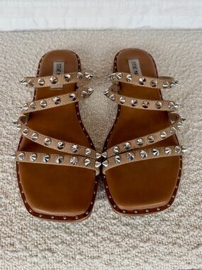 Steve Madden Studded Sandals Size 7 Tan Multi Strap Slip On Rock Stud Flats